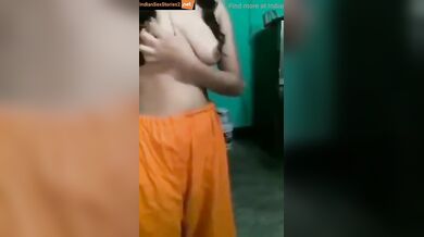 Desi virgin girl big boobs and tight chut stripping selfie