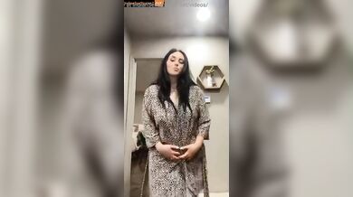 Russian callgirl showing busty figure in selfie