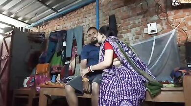 Desi village Bhabhi enjoying her sex with padosi devar