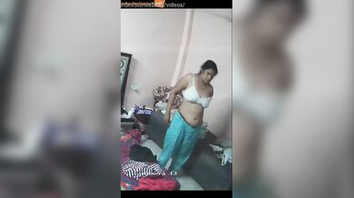 Desi busty Bhabhi dress change caught in cctv