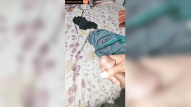 Desi guy nicely sucked by mature padosan aunty