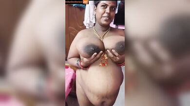 Tamil housewife showing her real tanker boobs