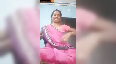 Gujarati bhabhi happily shows all holes in xxx video call