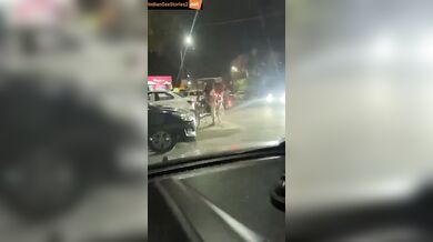 Viral sex video of horny bhabhi giving handjob to rikshawala