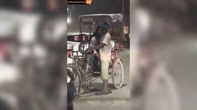 Viral sex video of horny bhabhi giving handjob to rikshawala