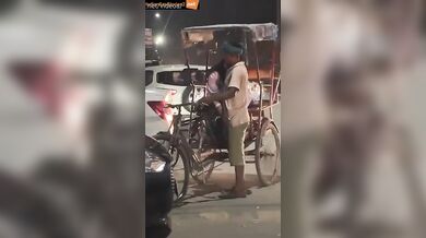 Viral sex video of horny bhabhi giving handjob to rikshawala