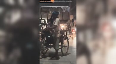 Viral sex video of horny bhabhi giving handjob to rikshawala