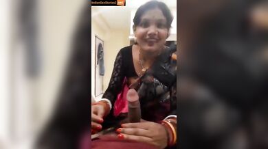 Sexy looking bhojpuri bhabhi sucking and kissing lund