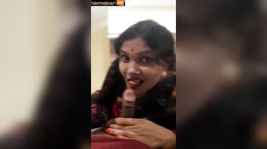Sexy looking bhojpuri bhabhi sucking and kissing lund