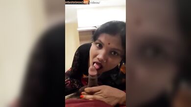 Sexy looking bhojpuri bhabhi sucking and kissing lund