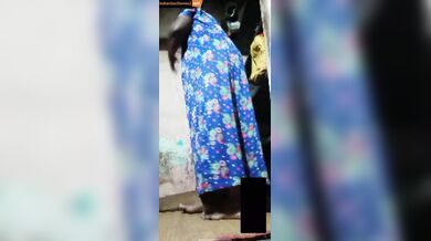 Desi tamil village woman showing her black pussy