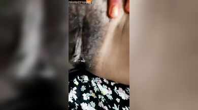 Desi girl exposing her hairy black chut in video call