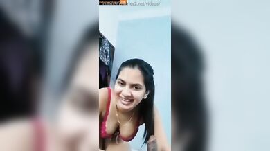 Cheating Kannada woman sucks boss' penis