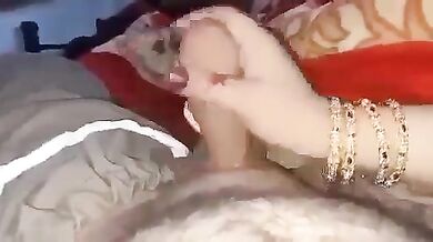 Pakistani Bhabhi playing with tight lund