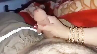 Pakistani Bhabhi playing with tight lund
