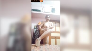Rajasthani aunty looking for kunwara lund! (striptease video)