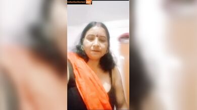 Rajasthani aunty looking for kunwara lund! (striptease video)