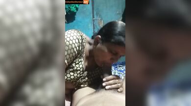Mature chachi sucking on thick desi lund