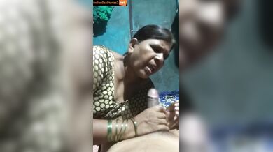 Mature chachi sucking on thick desi lund