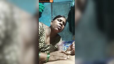 Mature chachi sucking on thick desi lund