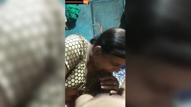 Mature chachi sucking on thick desi lund