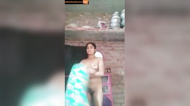 Oriya girl undressing to show her pussy in live video
