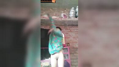 Oriya girl undressing to show her pussy in live video