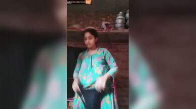 Oriya girl undressing to show her pussy in live video