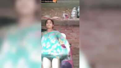 Oriya girl undressing to show her pussy in live video