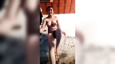 Sexy Punjabi girl fuddi and boond show in video call