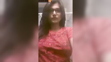 Sexy office Bhabhi opening her tits in vide call
