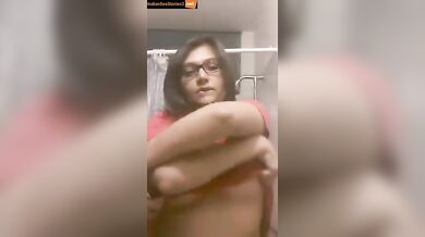 Sexy office Bhabhi opening her tits in vide call