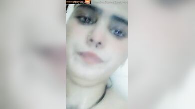 Hot pakistani tiktoker showing saggy boobs and wet chut