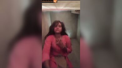 Young village girl showing her pink pussy in naked mms