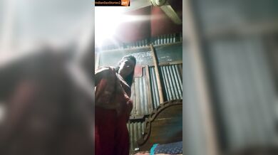 Aroused Bhabhi fucking chut with toothbrush and brinjal