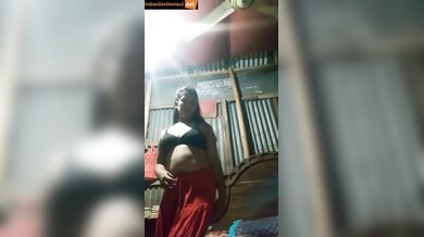 Aroused Bhabhi fucking chut with toothbrush and brinjal