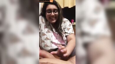 Chubby NRI woman sucking her boyfriend