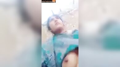 Beautiful village bhabhi nude chut showing mms