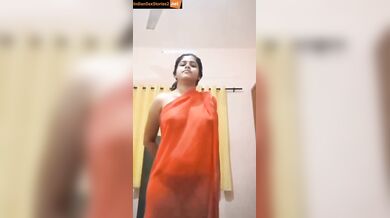 Mumbai dombiwali babe showing her naked boobs