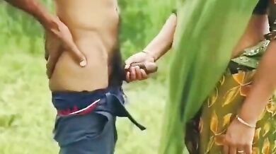 Village bhabhi and lover's outdoor hindi chudai mms