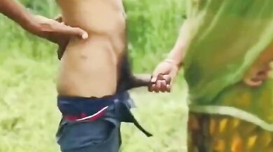 Village bhabhi and lover's outdoor hindi chudai mms