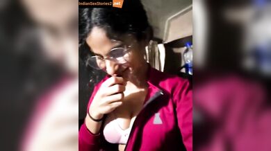 Sexy tamil girl Khadija naked show from bus