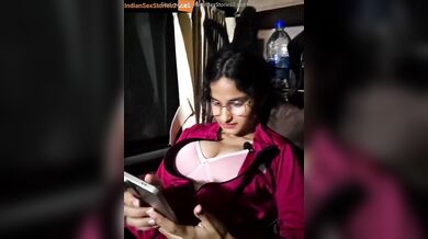 Sexy tamil girl Khadija naked show from bus