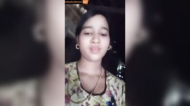 Assamese dehati girl showing pink pussy in video call