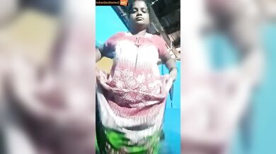 Hot kannada village Bhabhi showing naked body in mms