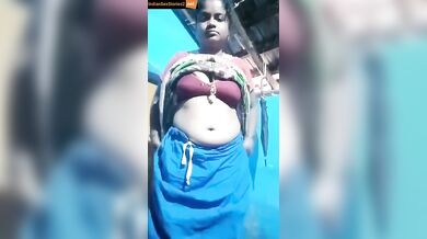 Hot kannada village Bhabhi showing naked body in mms
