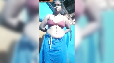 Hot kannada village Bhabhi showing naked body in mms