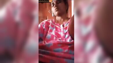 Desi tamil mom getting her pussy fingered