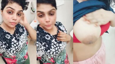 Hot bhabhi showing her tanker boobs in sexy selfie