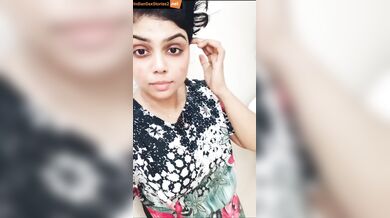 Hot bhabhi showing her tanker boobs in sexy selfie